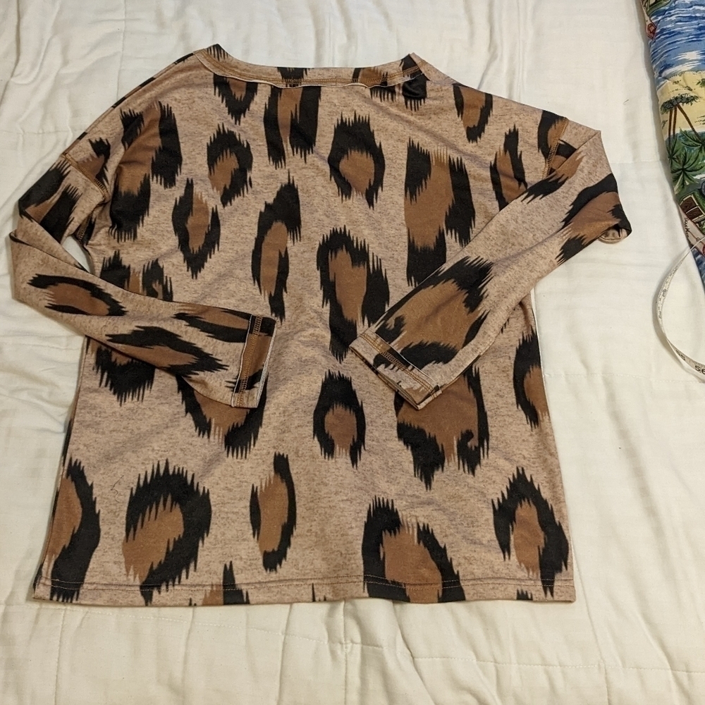 BELINDA long sleeved light sweatshirt size Small - Picture 2 of 5